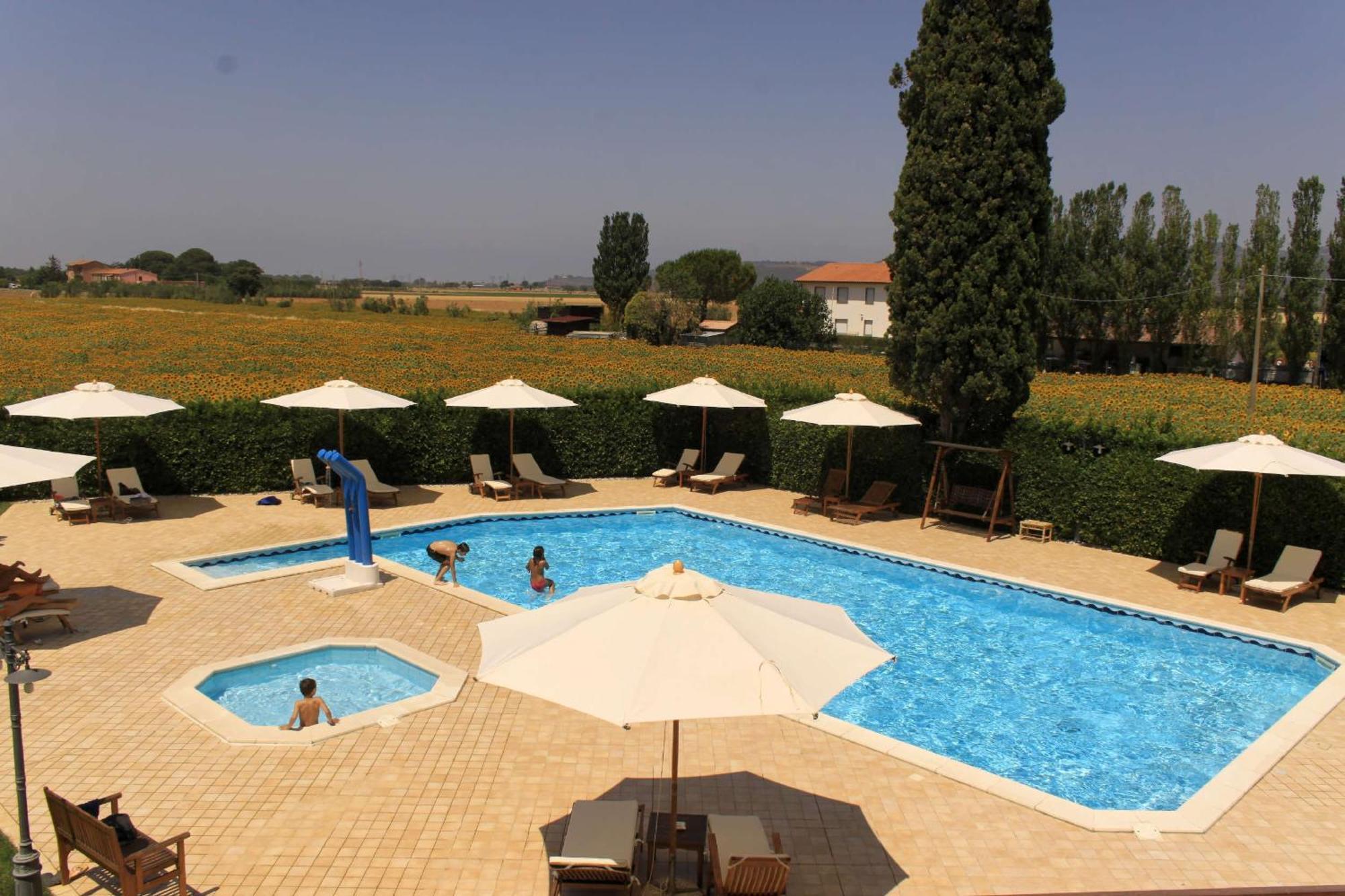Podere Tre Cipressi Aparthotel Campiglia Marittima Buitenkant foto
