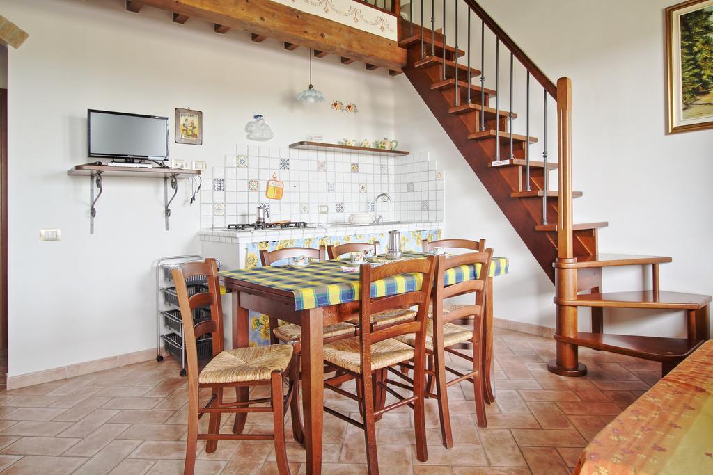 Podere Tre Cipressi Aparthotel Campiglia Marittima Buitenkant foto